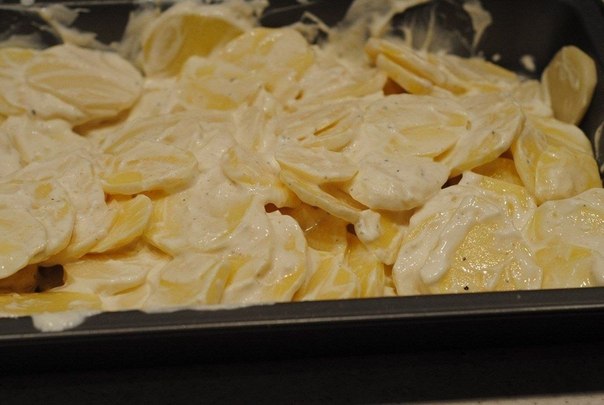 Картофель с шампиньонами в сметане.