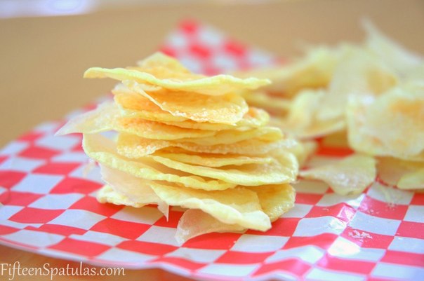 Картофельные чипсы без масла в микроволновке