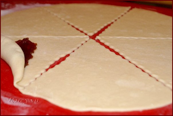 Творожное тесто на сыворотке (калачики с джемом)