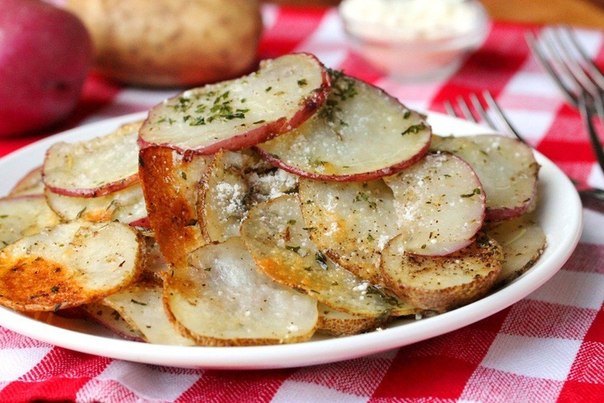 Запеченный картофель с зеленью и специями