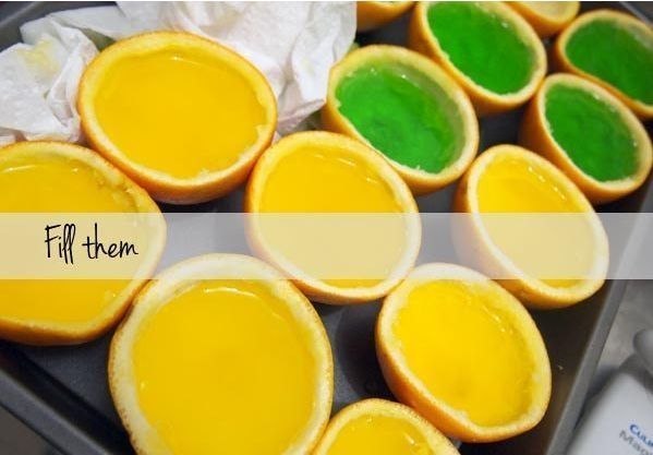 Апельсиновое желе в апельсиновых корочках.