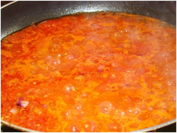 Жареные болгарский перец и гогошары в сметанно-томатном соусе