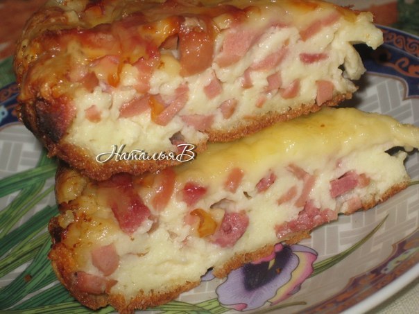 Пицца-пирог с колбасно-сырной начинкой
