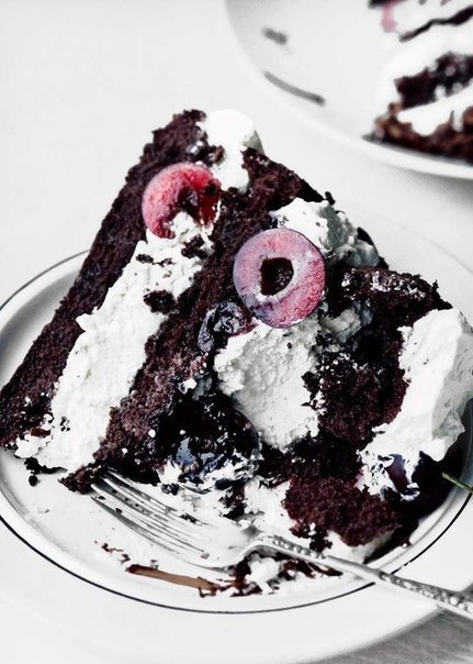 Шоколадный торт «Черный лес». 