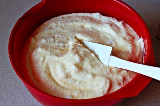 Бисквитное пирожное со сливочным сыром и фруктами
