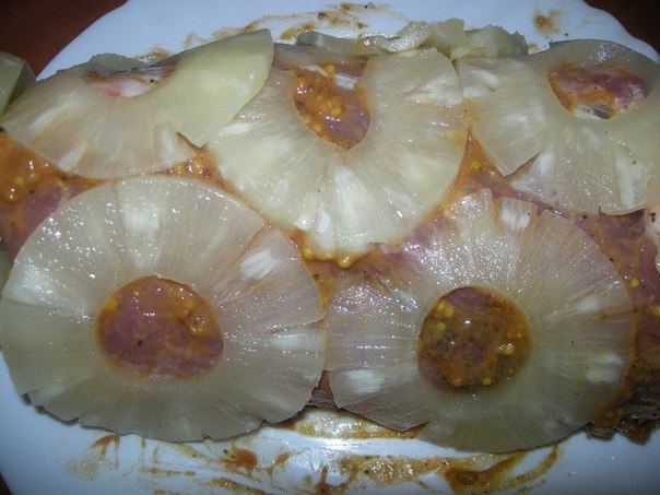 Мясо в ананасе