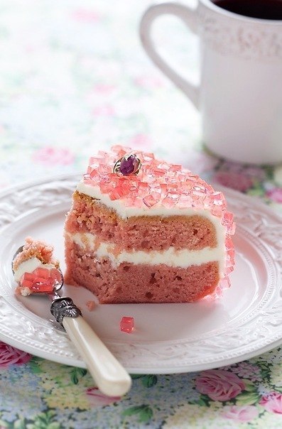 Торт с желе из розового сиропа